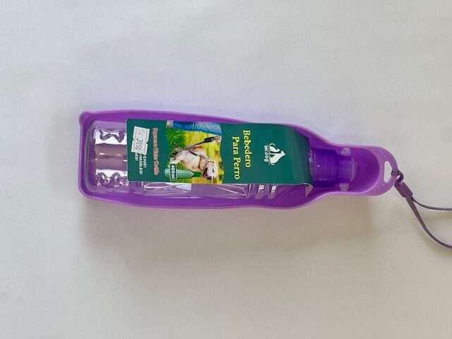 Accesorio porta agua , bebedero perro